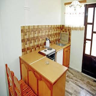 Makis Studios And Apartments Roda  Buitenkant foto